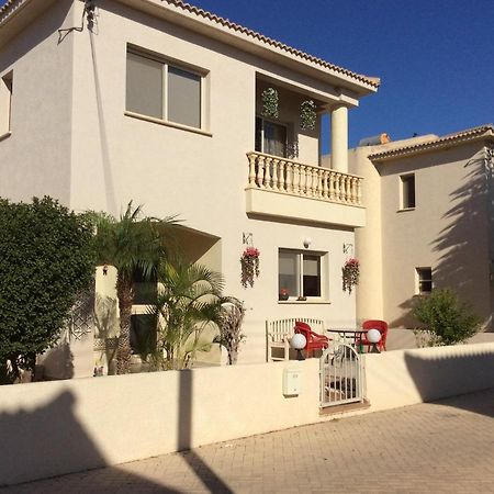 Quality Villa With Pool In Superb Location In Paphos Mandria  Extérieur photo